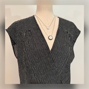 ✨MAX STUD black and white sleeveless wrap top